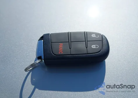 2024 Jeep Compass Latitude 4X4 z USA, uszkodzony, nr VIN 3C4NJDBN8RT157861